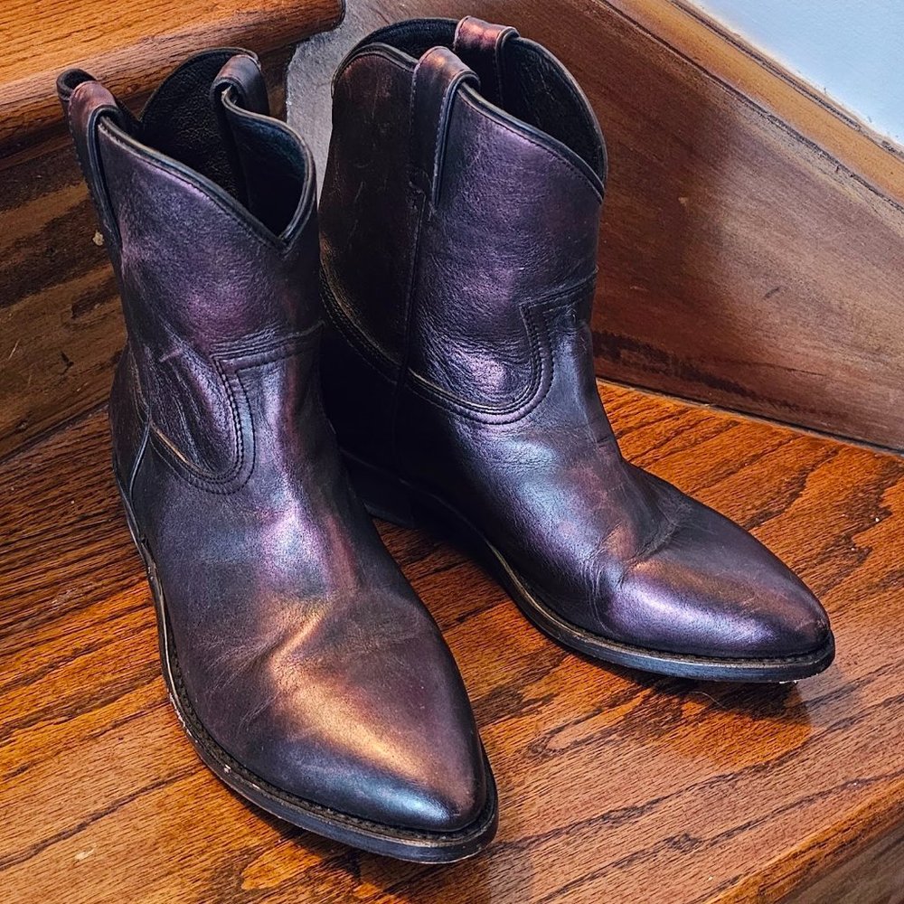 Frye Billy Short Boots in Blackberry